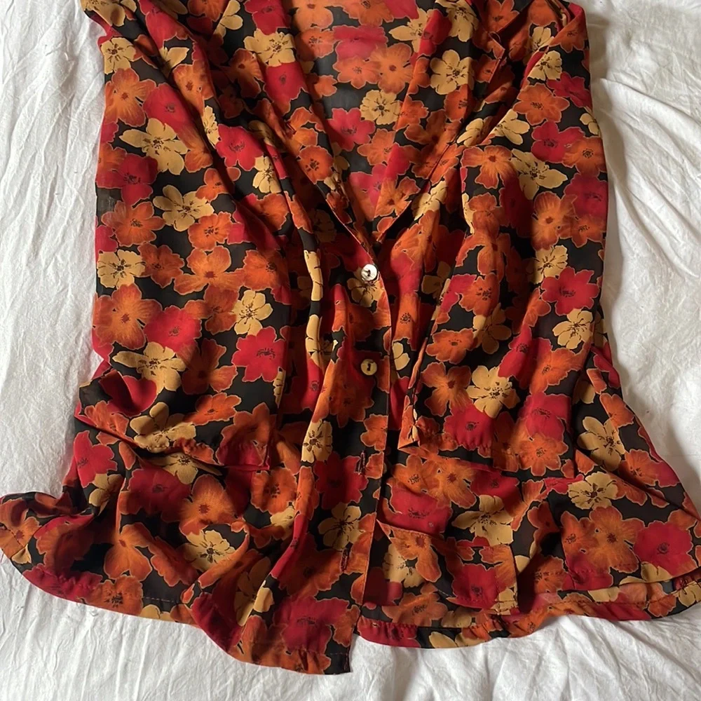 Sheer floral button down - Picture 2 of 4